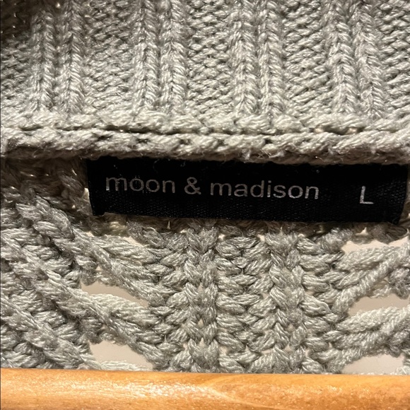 Moon & Madison Light Olive Green Long Sleeve Sweater - Picture 2 of 4